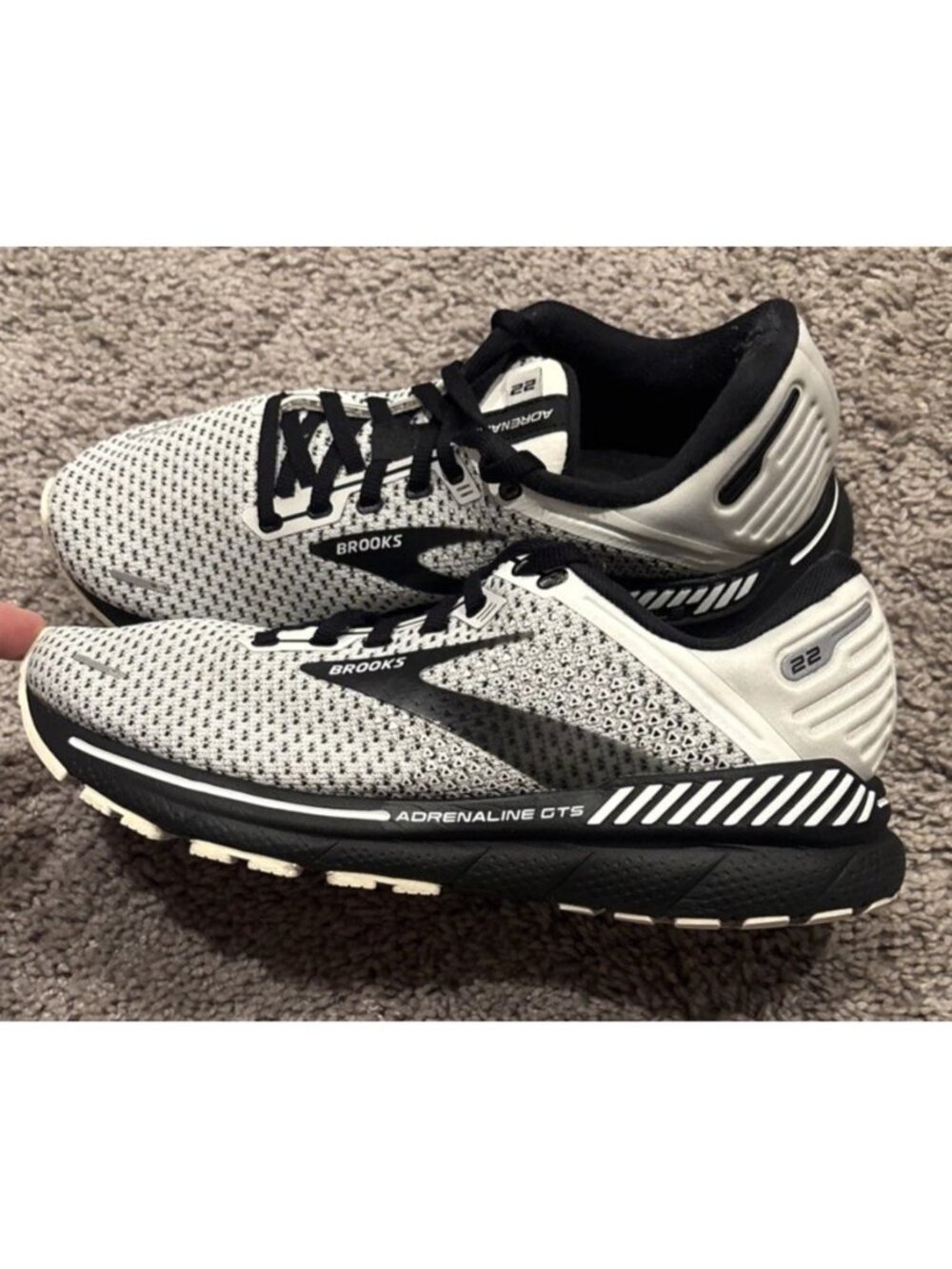 Brooks Adrenaline GTS 22 Running Shoes Womens Size 8.5 Grey Athletic Sneakers
